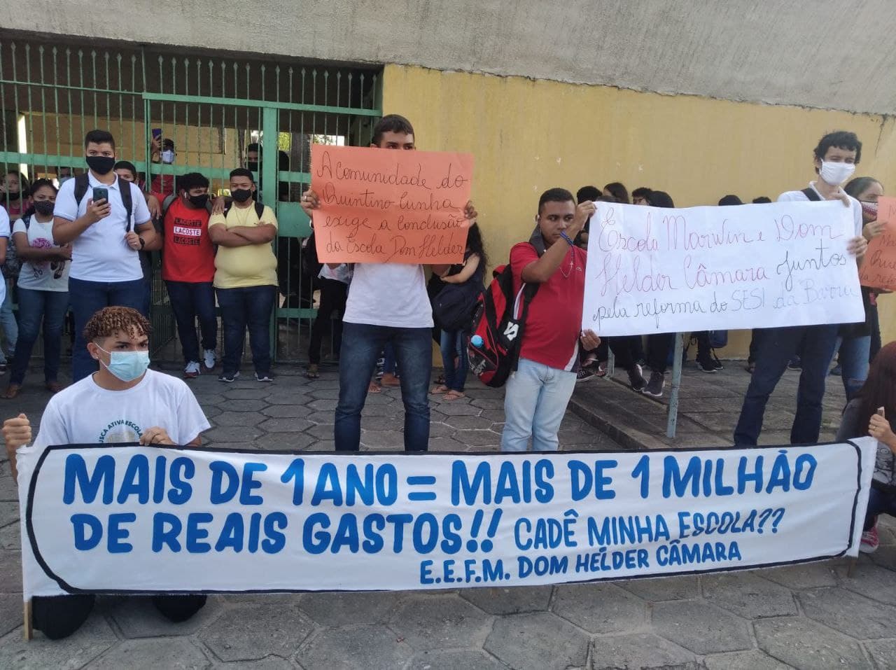 Ato denuncia obras paralisadas em escolas de Fortaleza