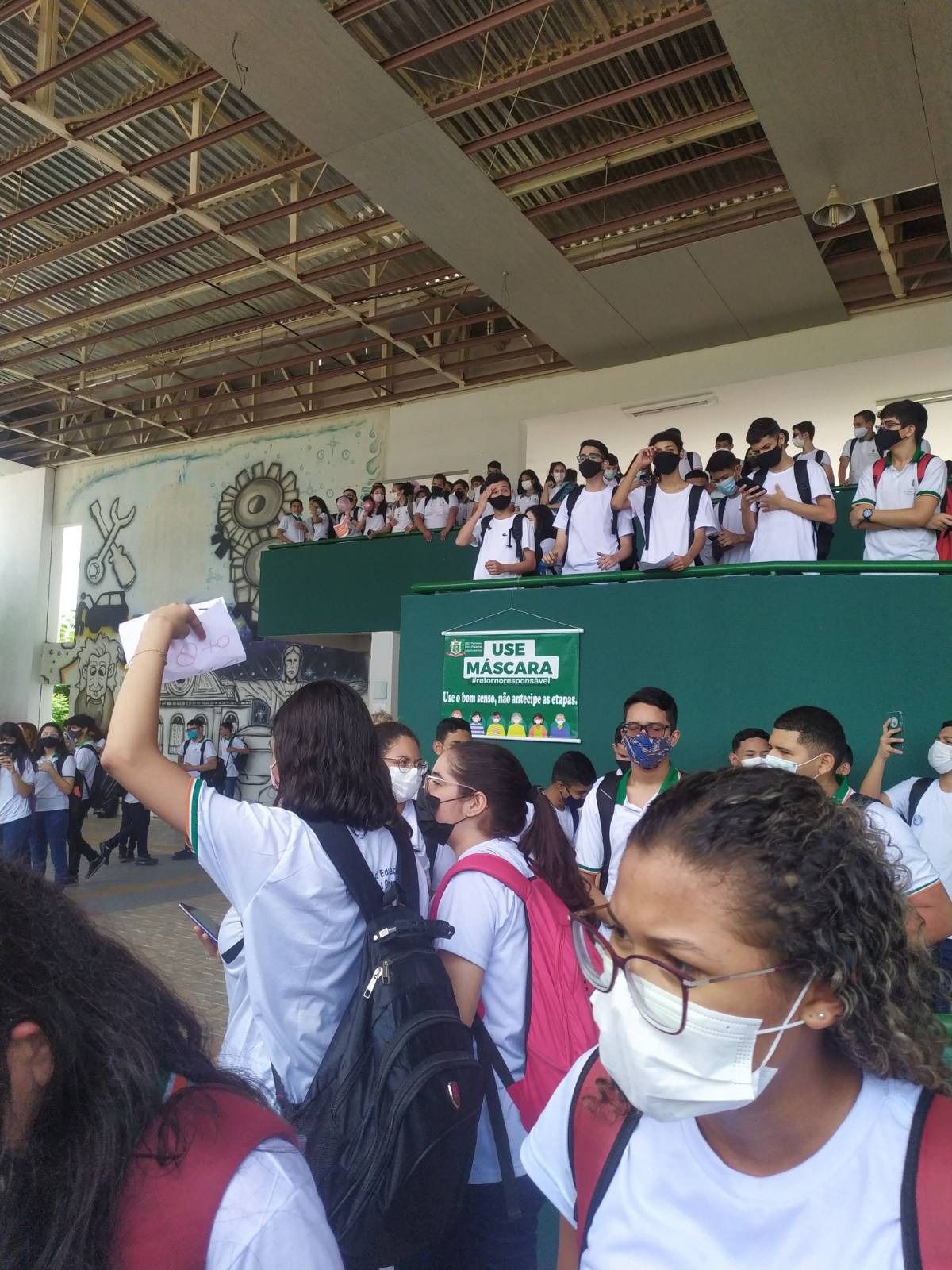 Estudantes protestam contra casos de assédio em escola de Sobral