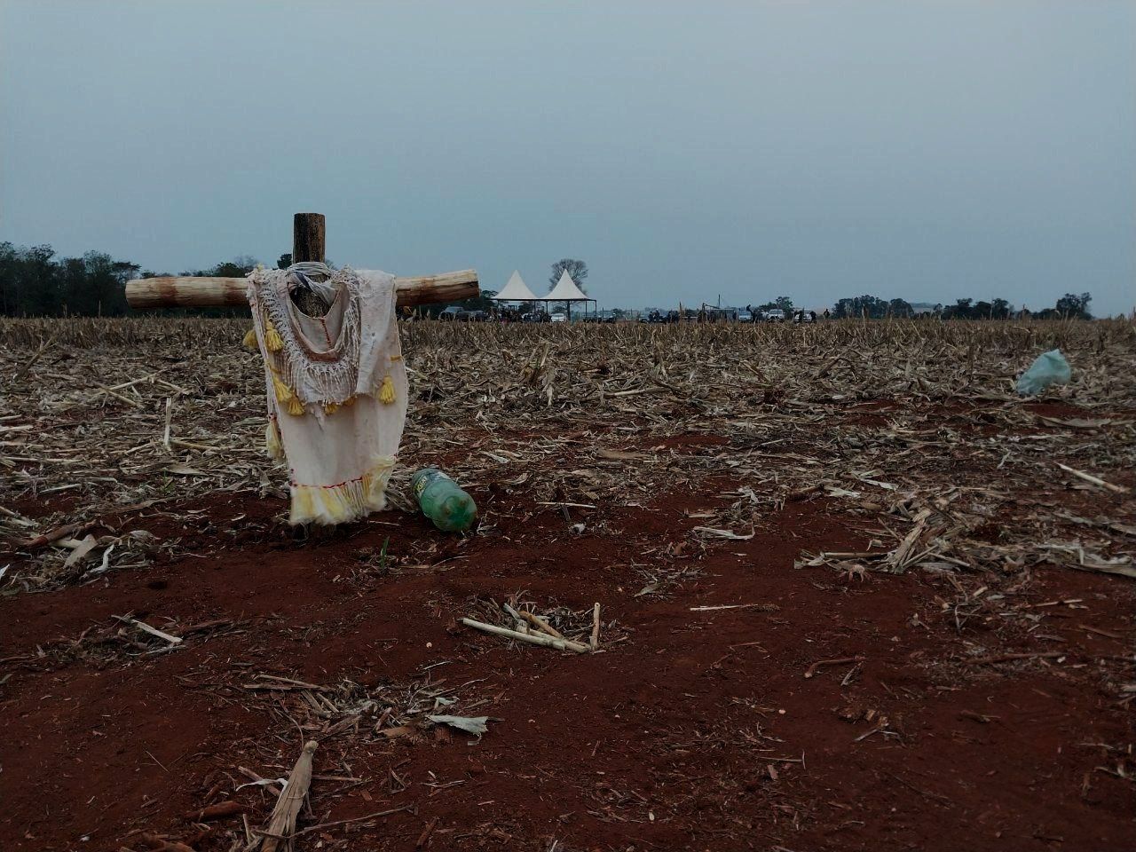 GENOCÍDIO NO CAMPO: fazendeiros ameaçam luta por direitos e sobrevivência de famílias Guarani Kaiowá em Mato Grosso do Sul