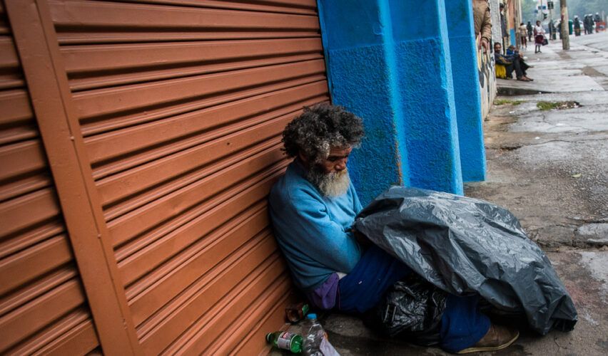 Corpos esquecidos: só 6 das 27 capitais contabilizam mortes de pessoas em situação de rua