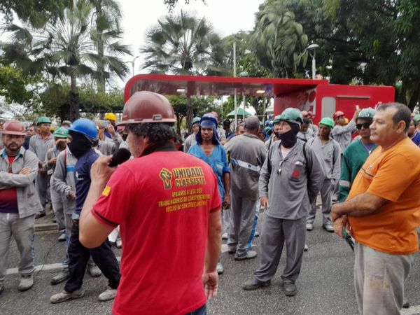 Trabalhadores da construção civil realizam paralisações em Fortaleza