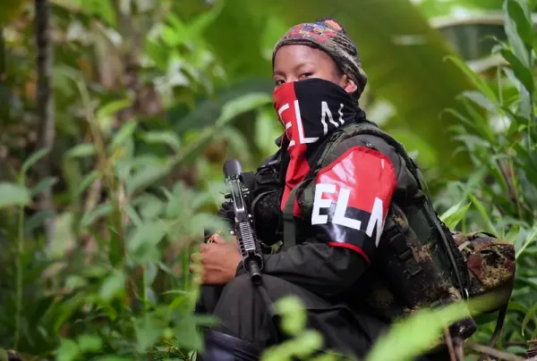 Grupo guerrilheiro ELN fala em ‘crise aberta’ nas negociações por paz; governo da Colômbia acusa guerrilha
