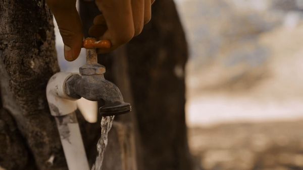 A Luta pela Água na Serra: População Sofre com Interrupções e Baixa Qualidade do Abastecimento
