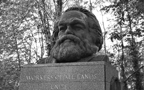 Marx: em memória | Há 140 anos Marx era enterrado no Cemitério de Highgate