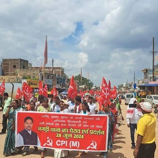Comunistas indianos condenam onda de violência sectária no país
