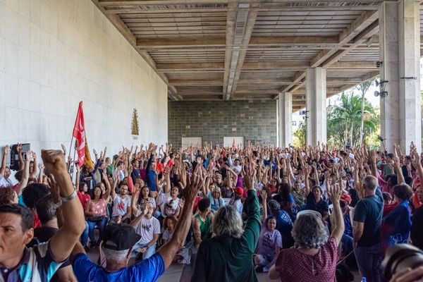 Educação decide pela manutenção do estado de greve e define novas paralisações