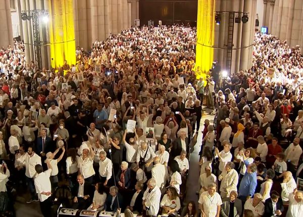 Por justiça às vítimas da ditadura e memória da resistência de Herzog centenas se reúnem na Catedral da Sé