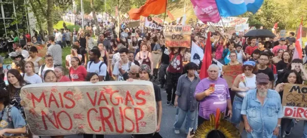 Greve de estudantes da USP cresce e chega a 15 faculdades com cobrança por bolsas e restaurantes universitários